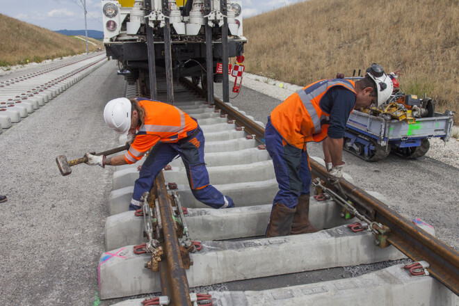 pose de rails neufs