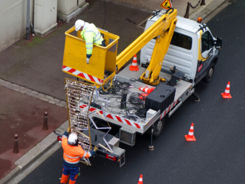 Montage des décorations urbaines de fin d’année
