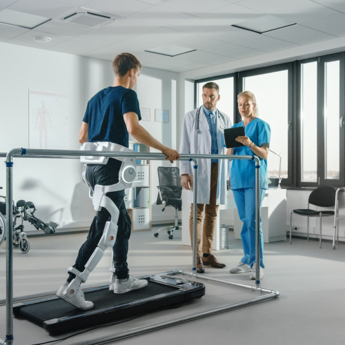 Modern Hospital Physical Therapy: Patient with Injury Walks on T