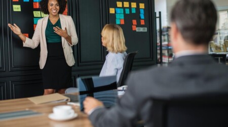 boss-brainstorming-business-1093913