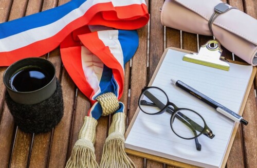 Concilier mandat de maire et activité salariée